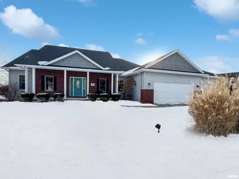 1028 Greenbrier Ln, Washington, IL 61571