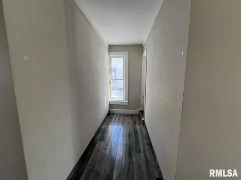 Entry Way - 414 E Pierce St, Macomb, IL 61455 photo 3 of 3