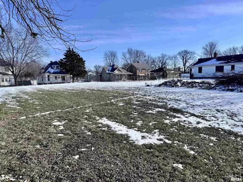 700 N Lafayette St, Macomb, IL 61455