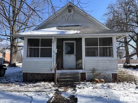 633 N Madison St, Macomb, IL 61455