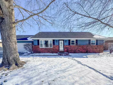 718 Taylor St, Morton, IL 61550