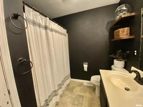 1110 E Juniper St, Canton, IL 61520 photo 23