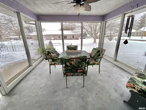 1110 E Juniper St, Canton, IL 61520 photo 19
