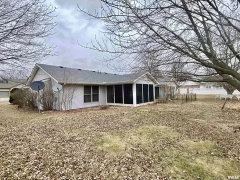 1110 E Juniper St, Canton, IL 61520 photo 6