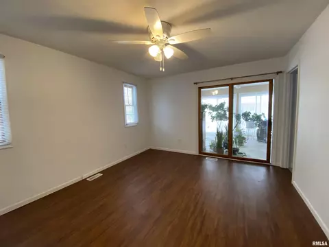 1110 E Juniper St, Canton, IL 61520 photo 25