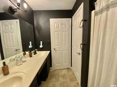 1110 E Juniper St, Canton, IL 61520 photo 22