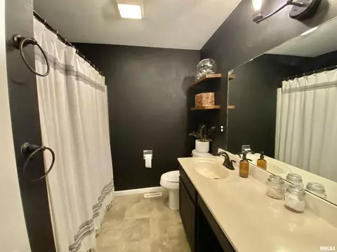 1110 E Juniper St, Canton, IL 61520 photo 24