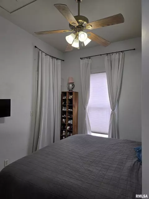Bedroom - 804 E Locust St, Canton, IL 61520 photo 4 of 6