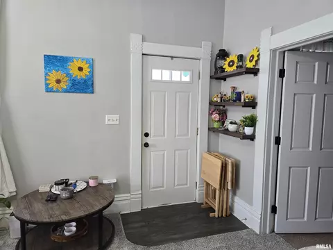 Entry Way - 804 E Locust St, Canton, IL 61520 photo 1 of 9