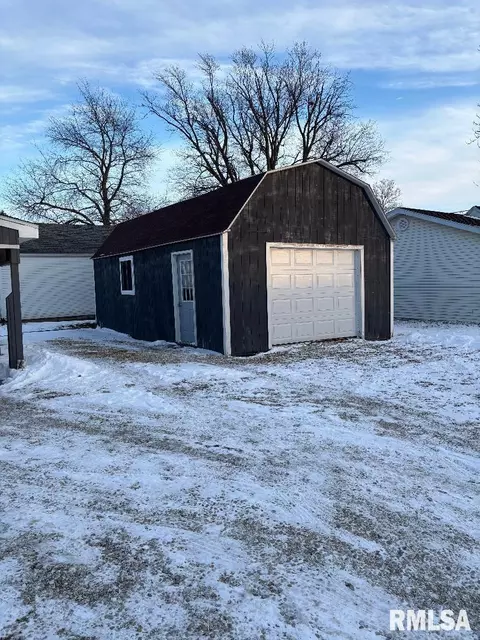Other - 804 E Locust St, Canton, IL 61520 photo 3 of 21