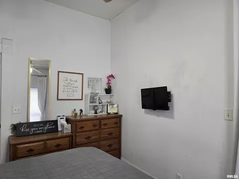 Bedroom - 804 E Locust St, Canton, IL 61520 photo 6 of 6