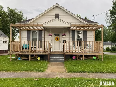 804 E Locust St, Canton, IL 61520