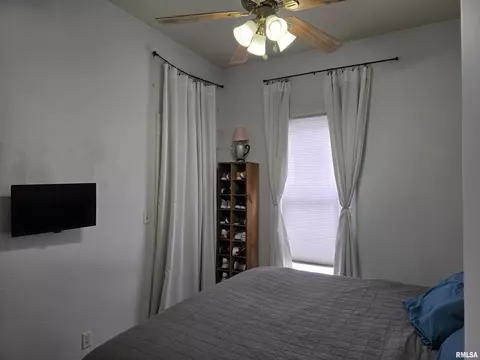 Bedroom - 804 E Locust St, Canton, IL 61520 photo 3 of 6