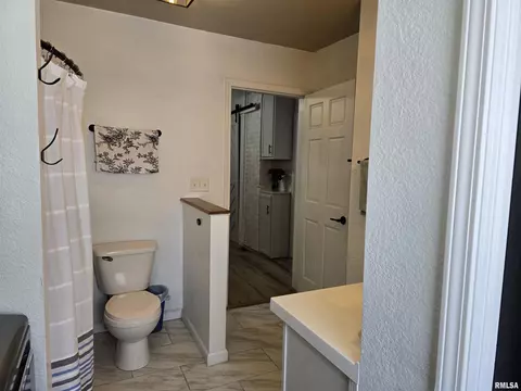 Bath - 804 E Locust St, Canton, IL 61520 photo 3 of 3