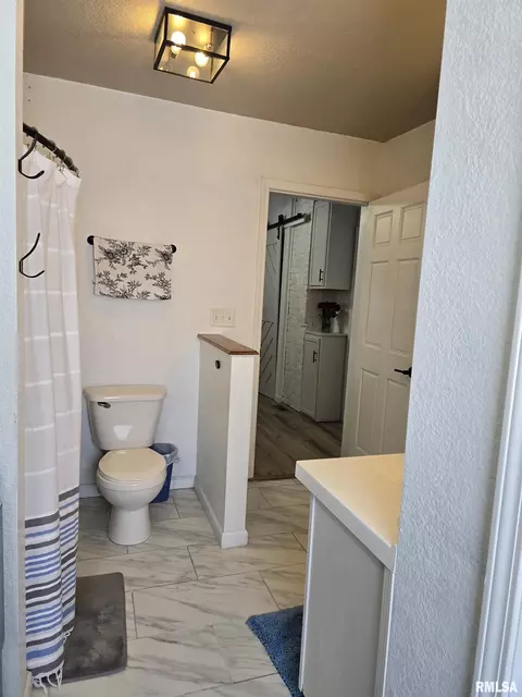 Bath - 804 E Locust St, Canton, IL 61520 photo 2 of 3