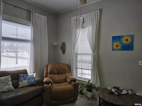 Living - 804 E Locust St, Canton, IL 61520 photo 2 of 5
