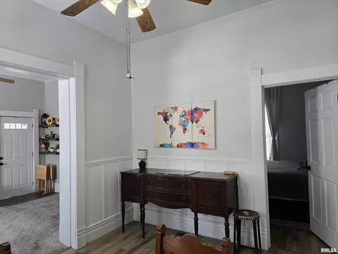 Entry Way - 804 E Locust St, Canton, IL 61520 photo 5 of 9