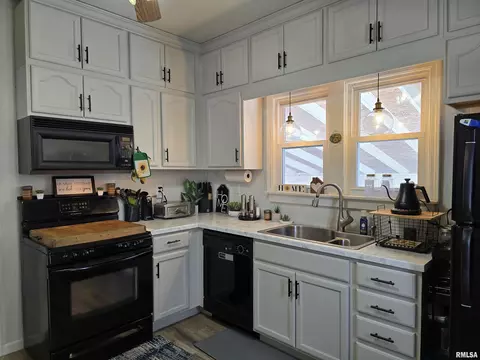 Kitchen - 804 E Locust St, Canton, IL 61520 photo 2 of 6