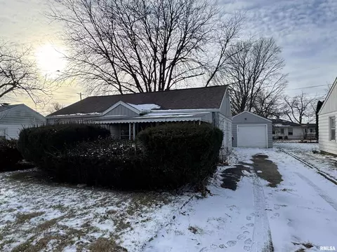 3011 N Mission Rd, Peoria, IL 61604