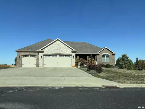 1108 W High St, Roanoke, IL 61561
