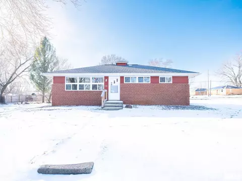 401 Elmhurst Dr, Washington, IL 61571