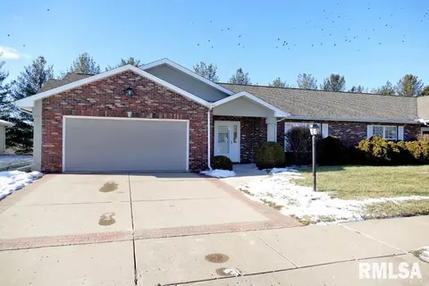 6921 N Adkins Dr, Peoria, IL 61615