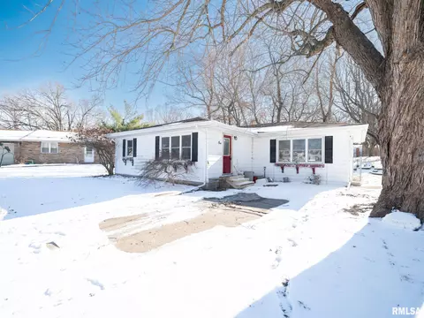 1 Brooklawn Ct, Pekin, IL 61554