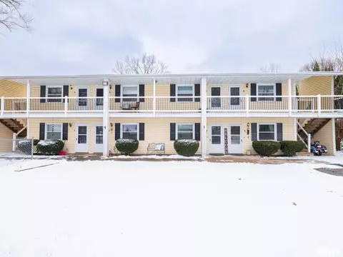 4021 S Ricketts Ave, Bartonville, IL 61607