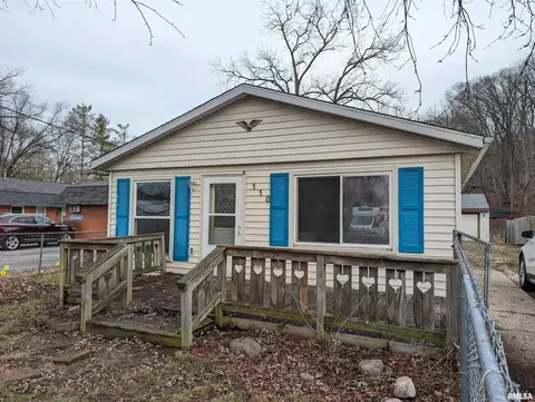 118 Bluff St, East Peoria, IL 61611