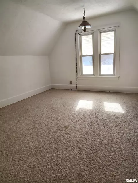 Bedroom - 249 E Ash St, Canton, IL 61520 photo 3 of 5