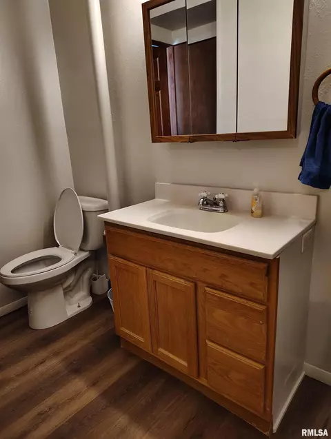 Bath - 249 E Ash St, Canton, IL 61520 photo 1 of 1