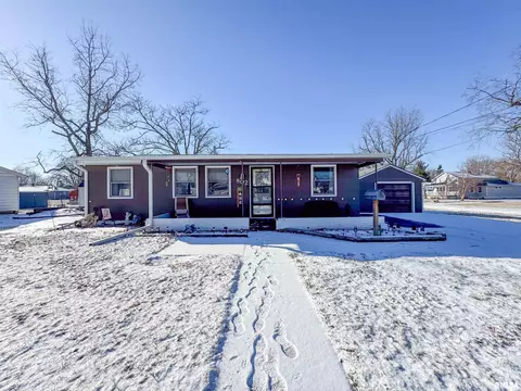 802 S Elm St, Galesburg, IL 61401