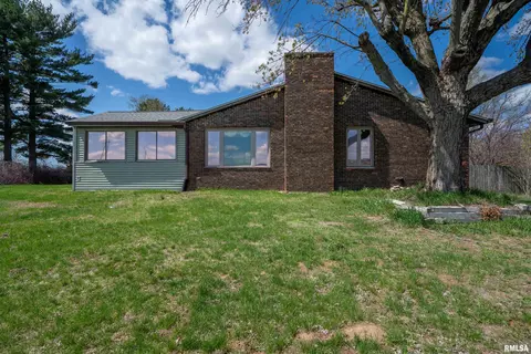 1425 Spring Bay Rd, East Peoria, IL 61611