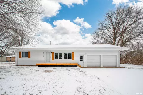 3415 E Cedar Hills Dr, Chillicothe, IL 61523