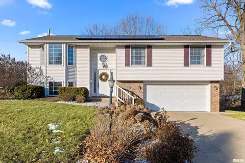 1101 W Teton Dr, Peoria, IL 61614