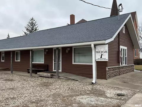 10 N Orchard St, Ipava, IL 61441