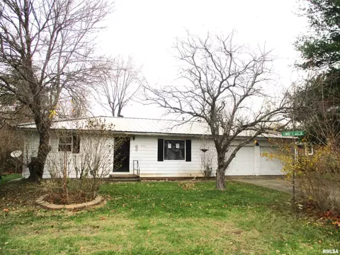 211 E Southmoor St, Manito, IL 61546