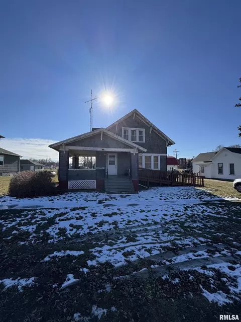 105 W High St, London Mills, IL 61544