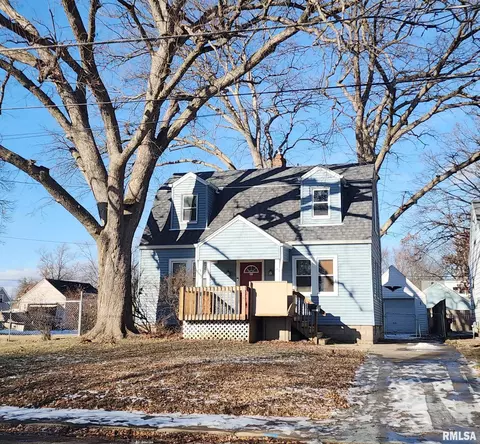 1011 E Seneca Pl, Peoria, IL 61603