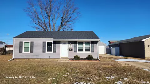 1509 W Leonard Dr, Chillicothe, IL 61523