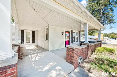 Exterior - 738 N Main St, Eureka, IL 61530 photo 2 of 7