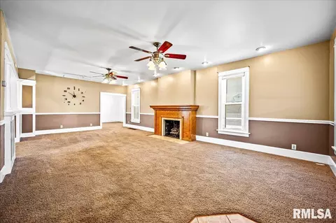 Living - 738 N Main St, Eureka, IL 61530 photo 1 of 4