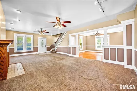 Living - 738 N Main St, Eureka, IL 61530 photo 2 of 4