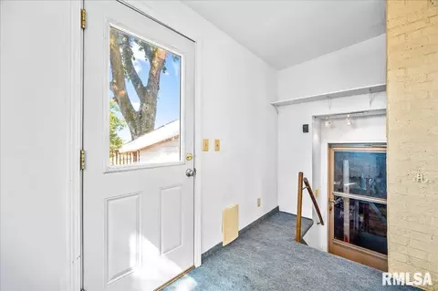 Entry Way - 738 N Main St, Eureka, IL 61530 photo 1 of 1