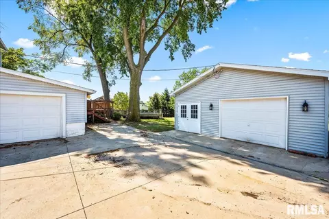 Exterior - 738 N Main St, Eureka, IL 61530 photo 5 of 7