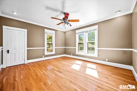 Living - 738 N Main St, Eureka, IL 61530 photo 3 of 4