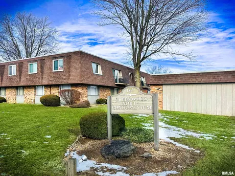 161 E Queenwood Rd, Morton, IL 61550