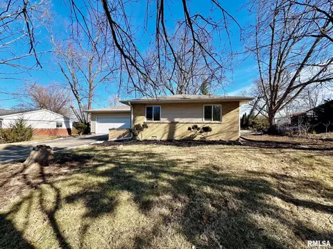 5310 N Friar Ln, Peoria, IL 61614