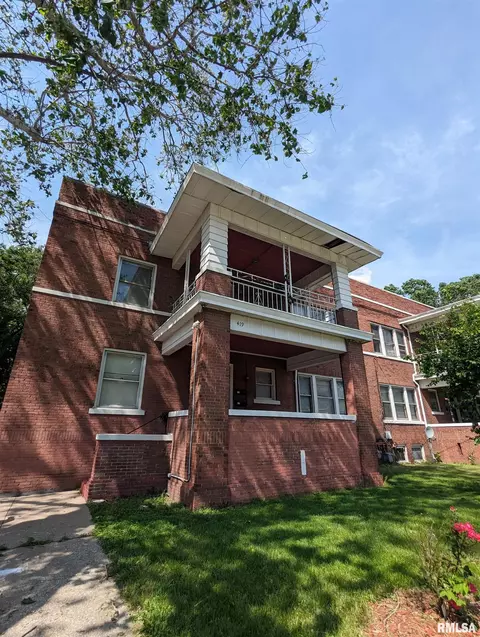 419 W Columbia Ter, Peoria, IL 61606