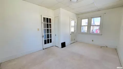 619 E Thrush Ave, Peoria, IL 61603 photo 17